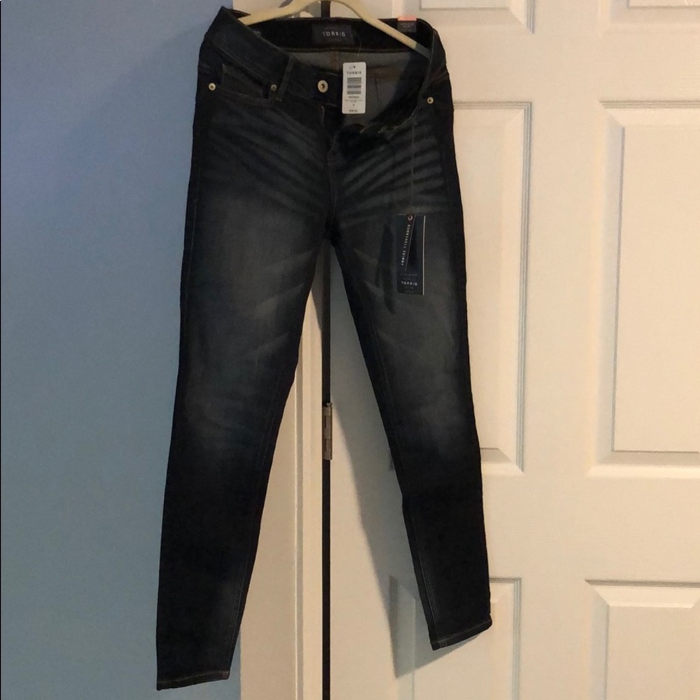 Torrid Bombshell Skinny Jeans 10 Reg NWT